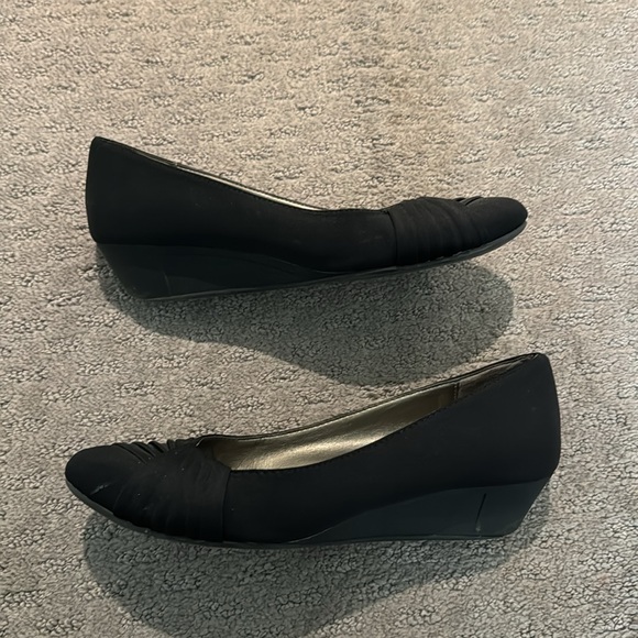 Bandolino black satin ballet flats size 6 - Picture 4 of 6